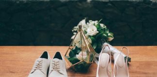 Chaussures blanches pour homme : élégance au mariage